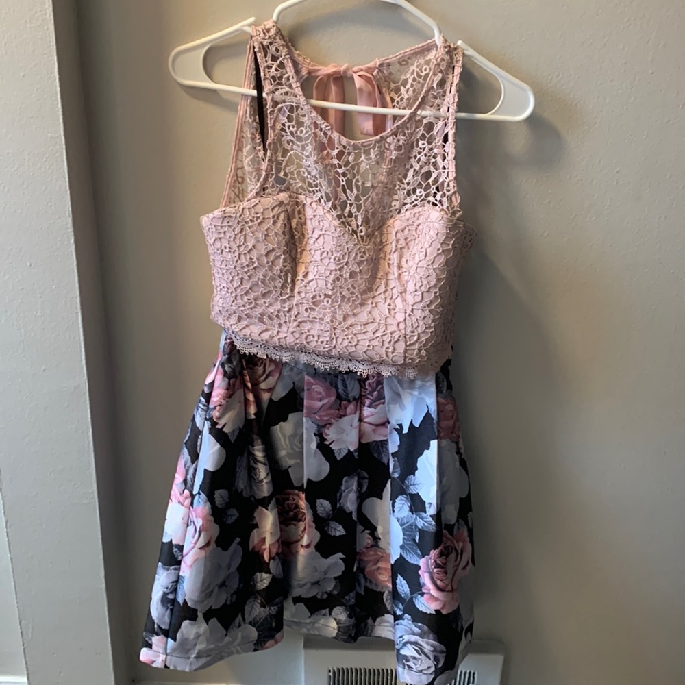Juniors/women’s dress